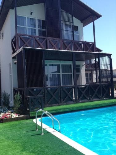 Azov le Chalet