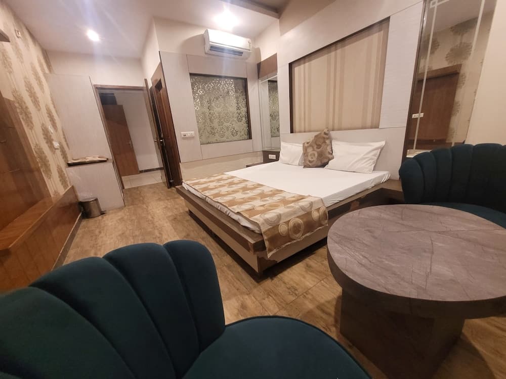 The Aura Grand