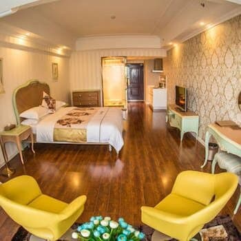 Lantis Hotel
