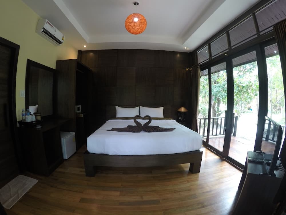 Lipe Sunset Beach Resort