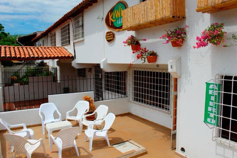 Hostal Kiwi B&B