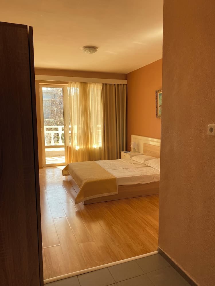 Hotel Noy