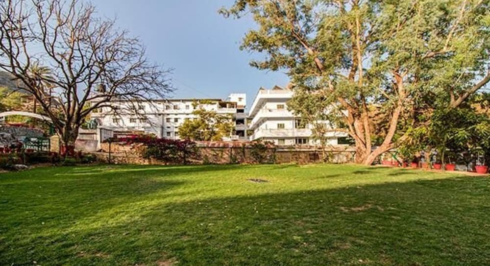 Fabhotel Royal Heritage