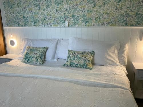 Hillcrest Bed & Breakfast