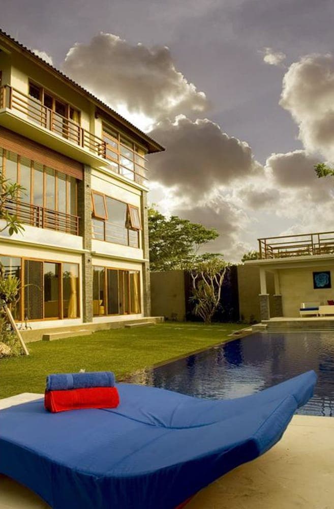 Blue Rose Villa