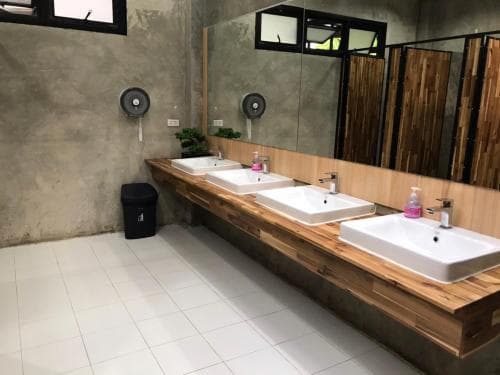 Yaowarate Sport Club and Resort ไร่เยาวเรศ