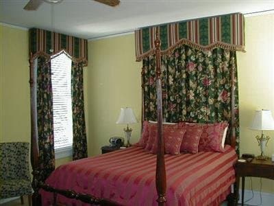 Walnut Lane Inn Bed and Breakfast