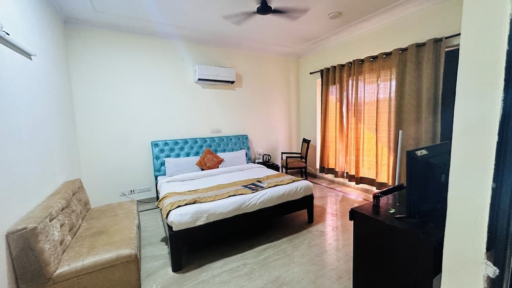 Hotel Ashray Noida