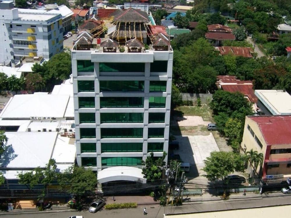 Holiday Plaza