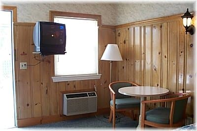 Cozy Crest Motel