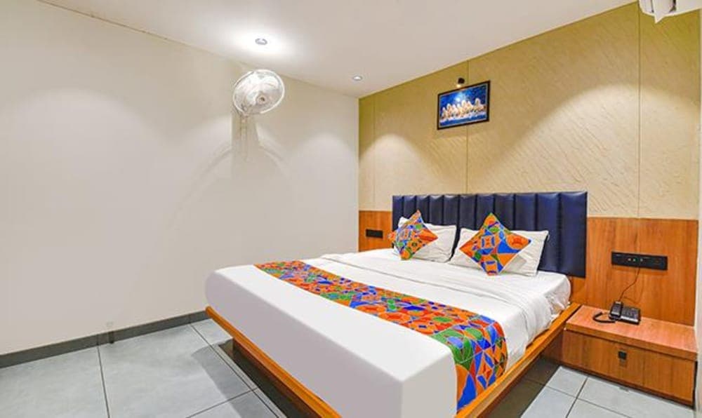 Fabhotel Udhna Inn
