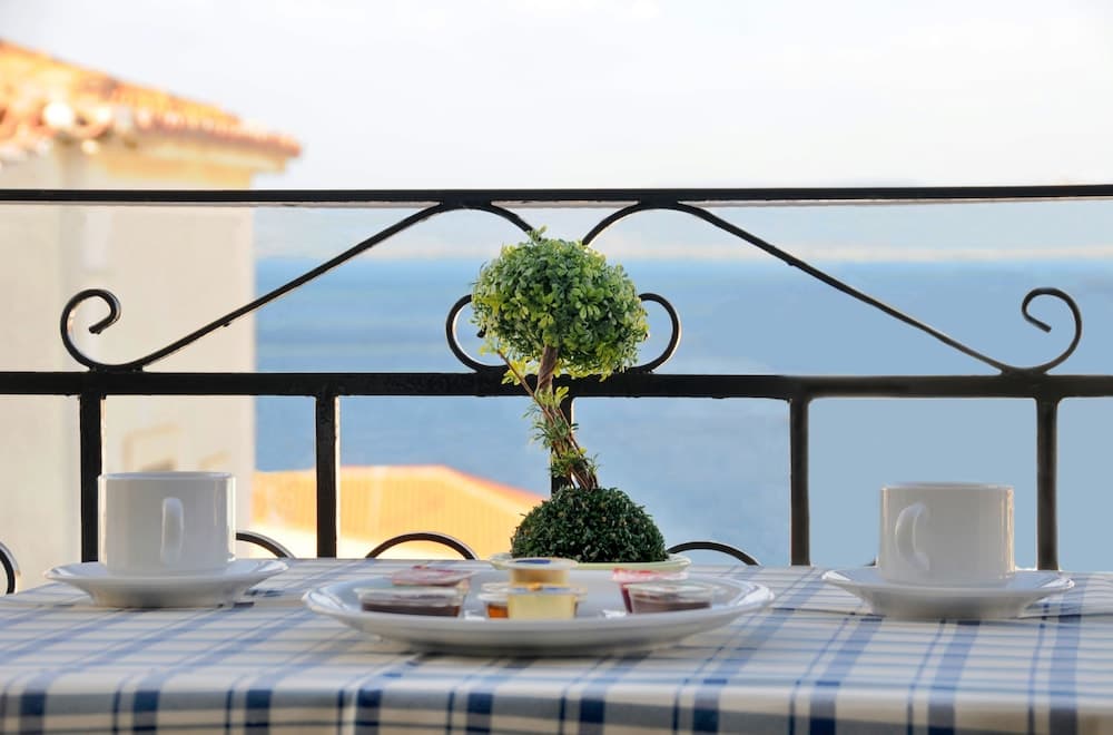 Kastro Hotel
