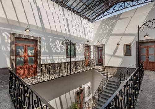 El Hotelito