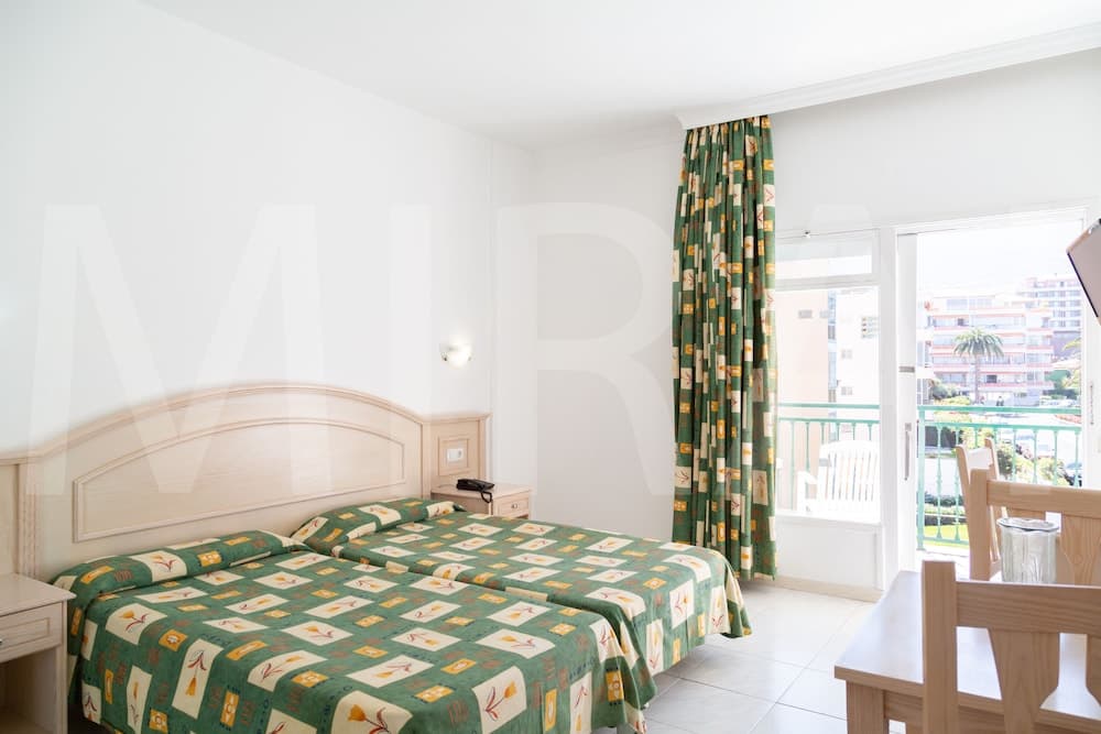Apartamentos La Carabela
