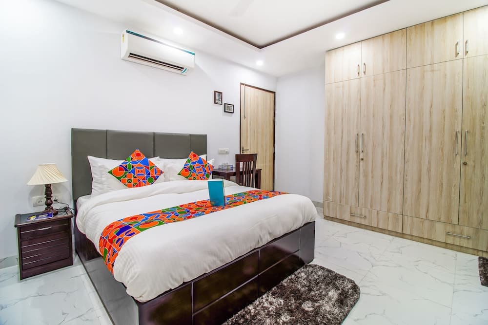 FabHotel Parfait Street