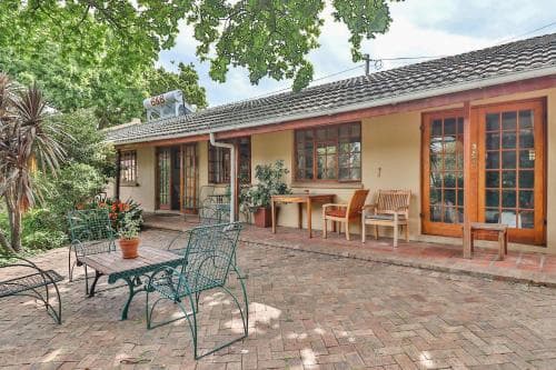 Two Oaks B&B