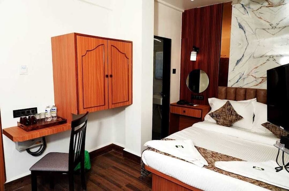 HOTEL PADMAKRISHNA