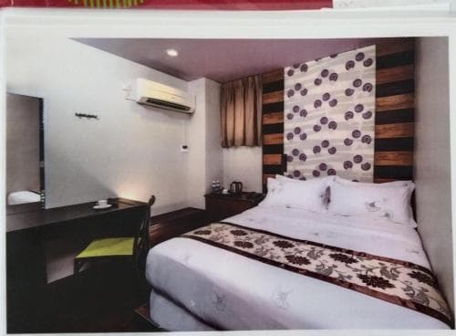 Hotel Holmes
