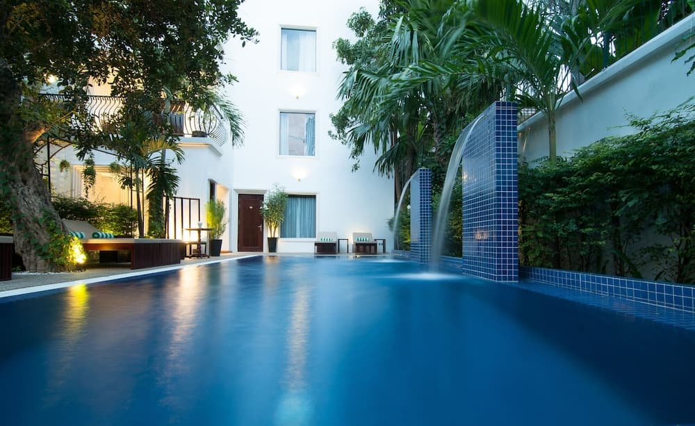 La Rose Suites