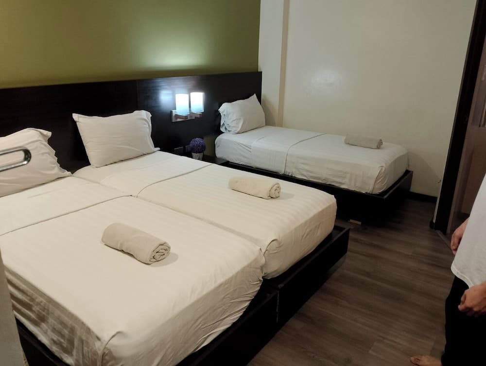 Lorenzzo Suites Hotel