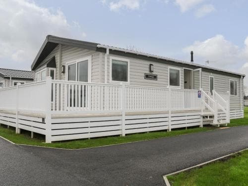 Lakeside Lodge