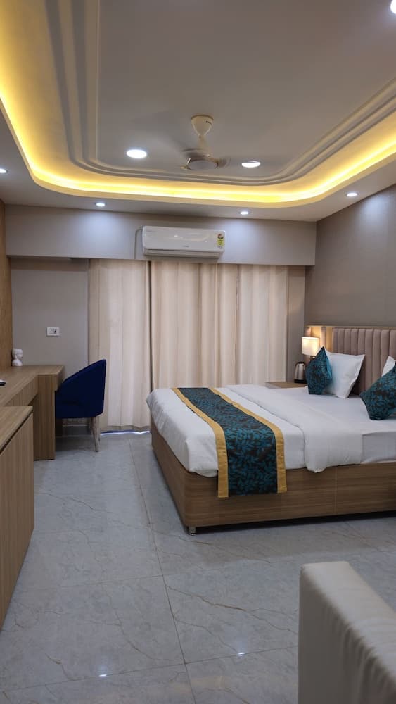 Shri Sadhana Inn