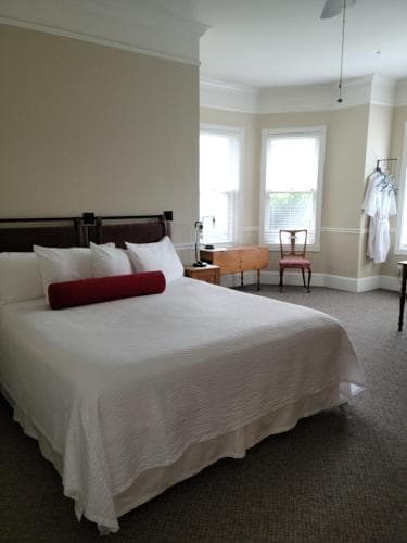 Grey Gables Bed And Breakfast Inn