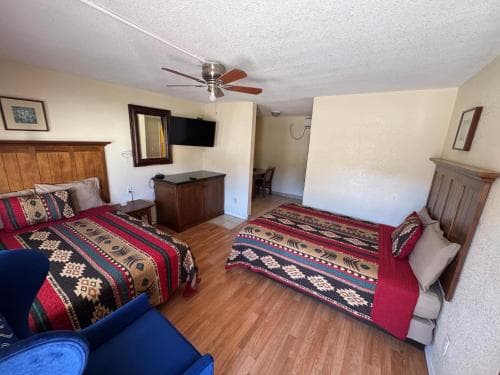 Apache Motel & Condos
