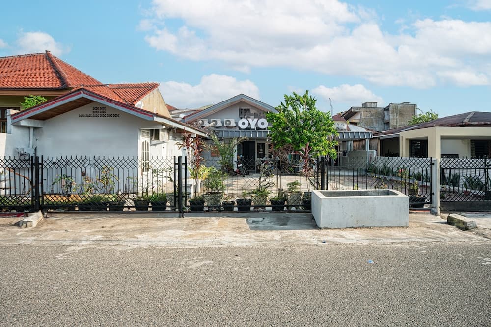 SUPER OYO Gandaria Guest House Near Masjid Raya Sumatera Barat