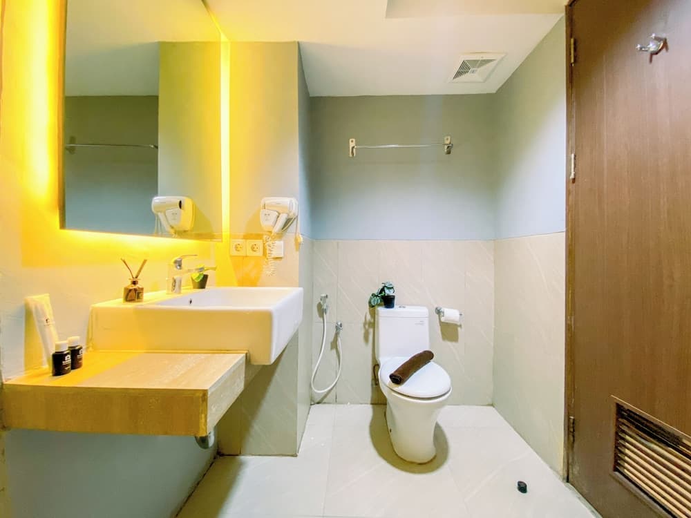 Comfortable and Good Studio Bogor Icon Apartment By Travelio