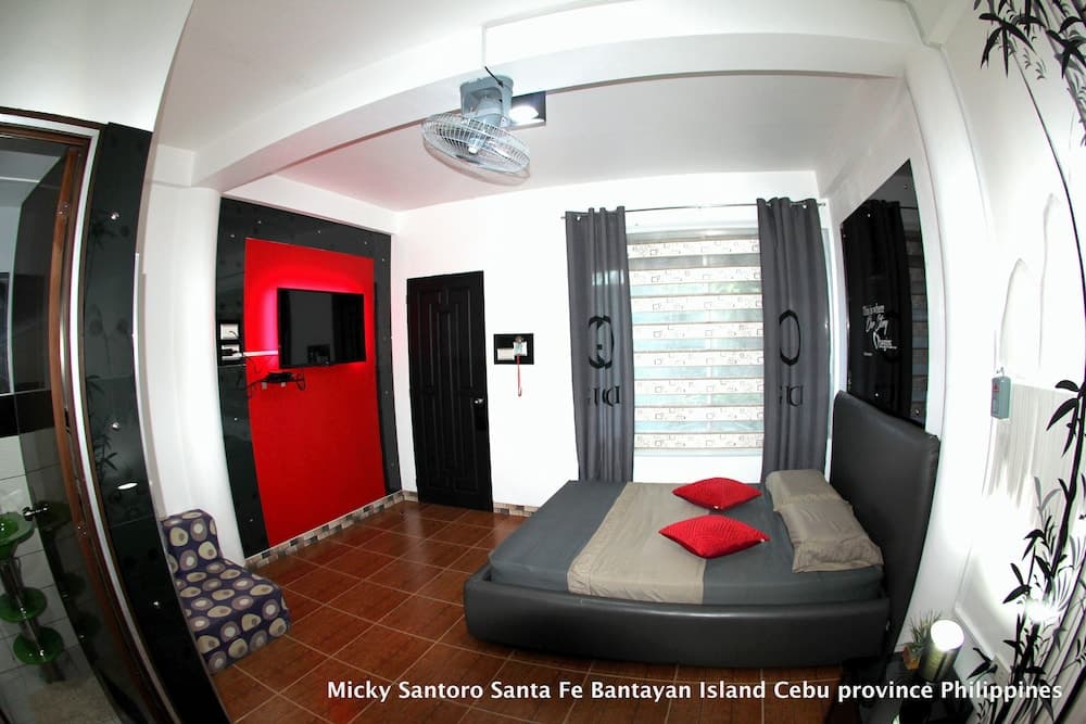 Micky Santoro Hotel & Restaurant