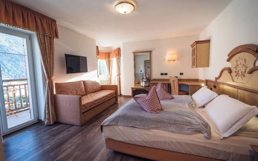 Renato Hotel
