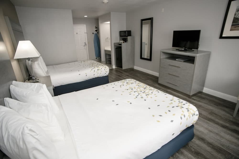 Anchor Beach Inn