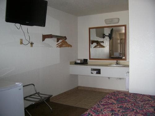 1st Interstate Inn