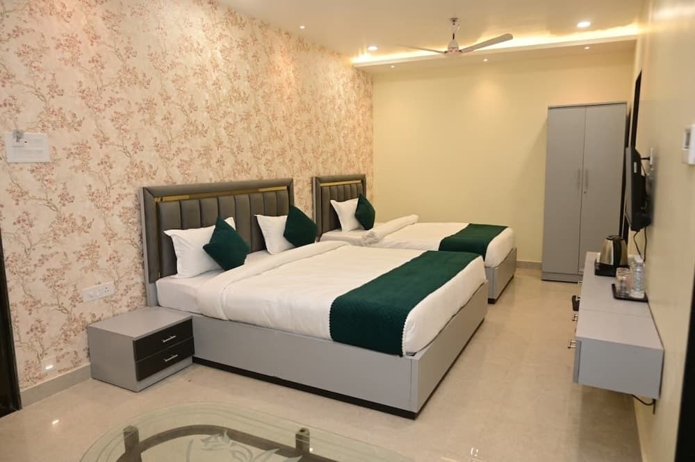 HOTEL ROYAL DIVINE