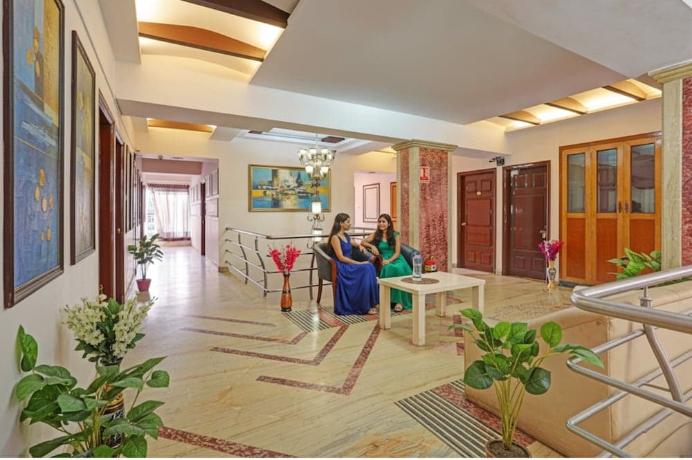 Fabhotel Aura Inn