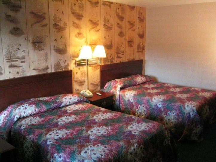 Paramount Motel