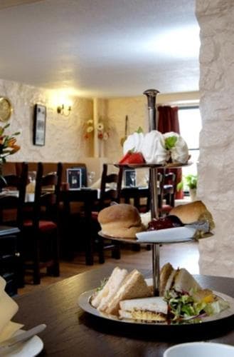 The Robertson Arms Hotel