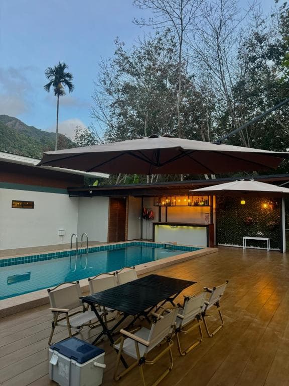 Manee Poolvilla
