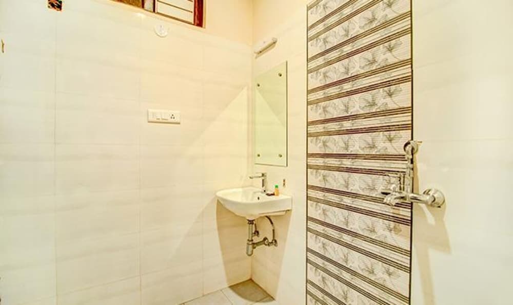 Fabhotel Solitaire Inn