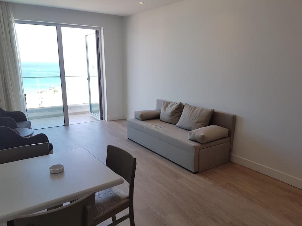Melini Hotel Suites