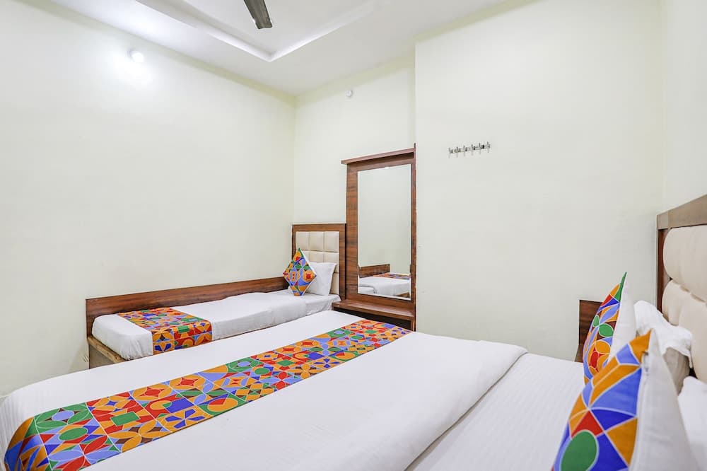 Fabhotel Naresh Palace