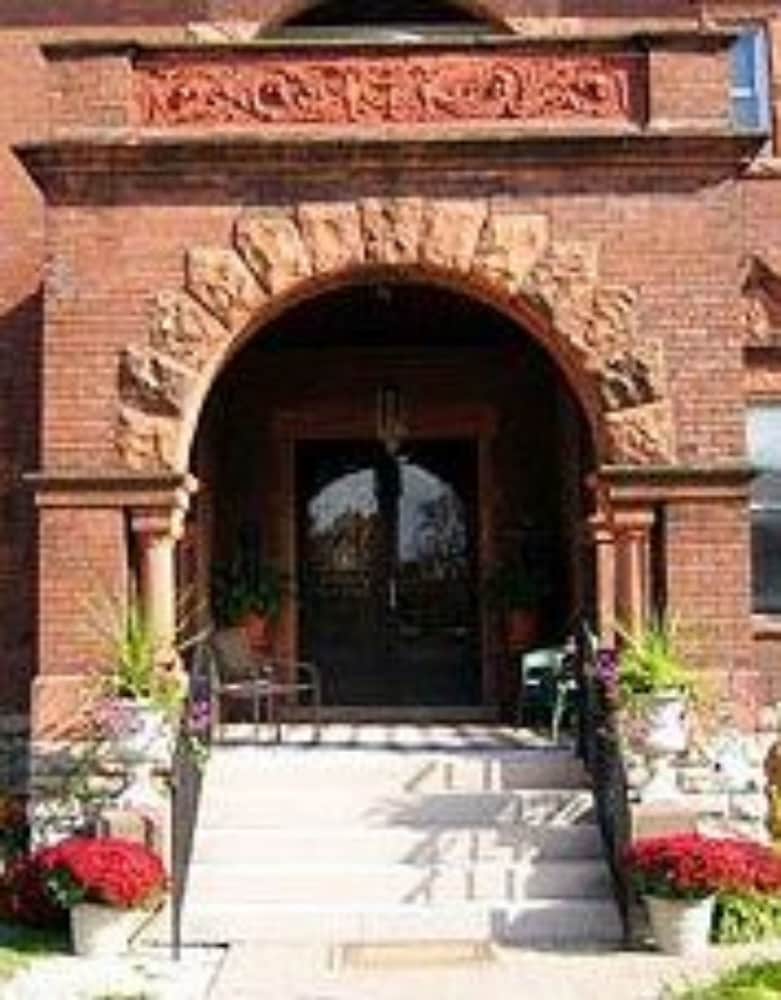 The Bennett House Bed & Breakfast