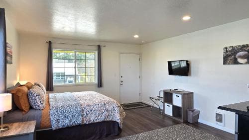 Pacific City Inn