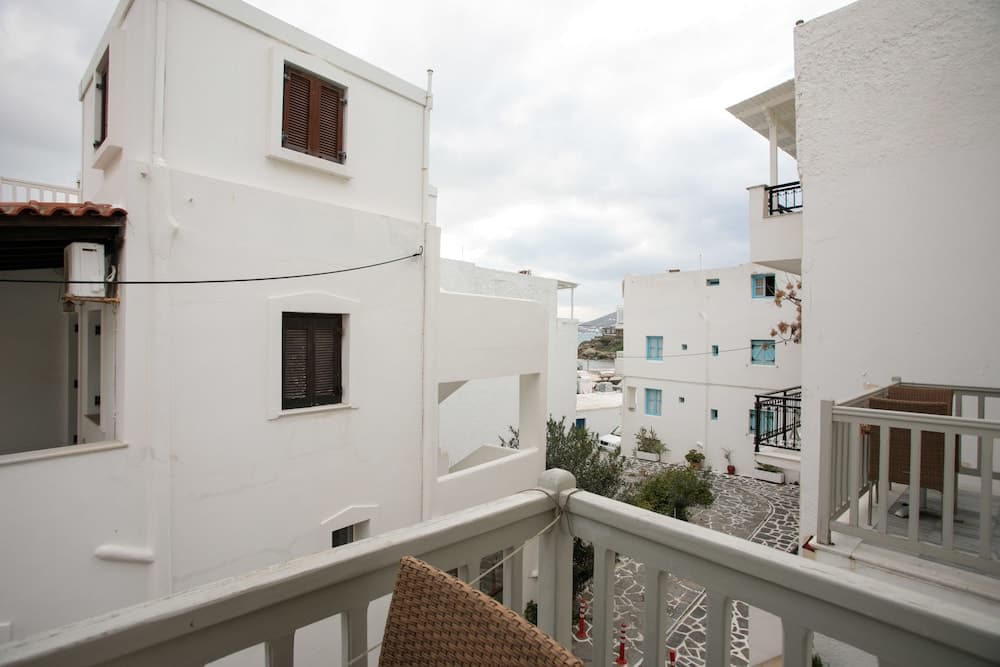 Al Mare Studios & Rooms