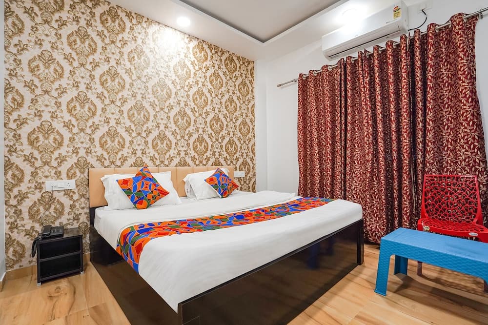 Fabhotel Paramount