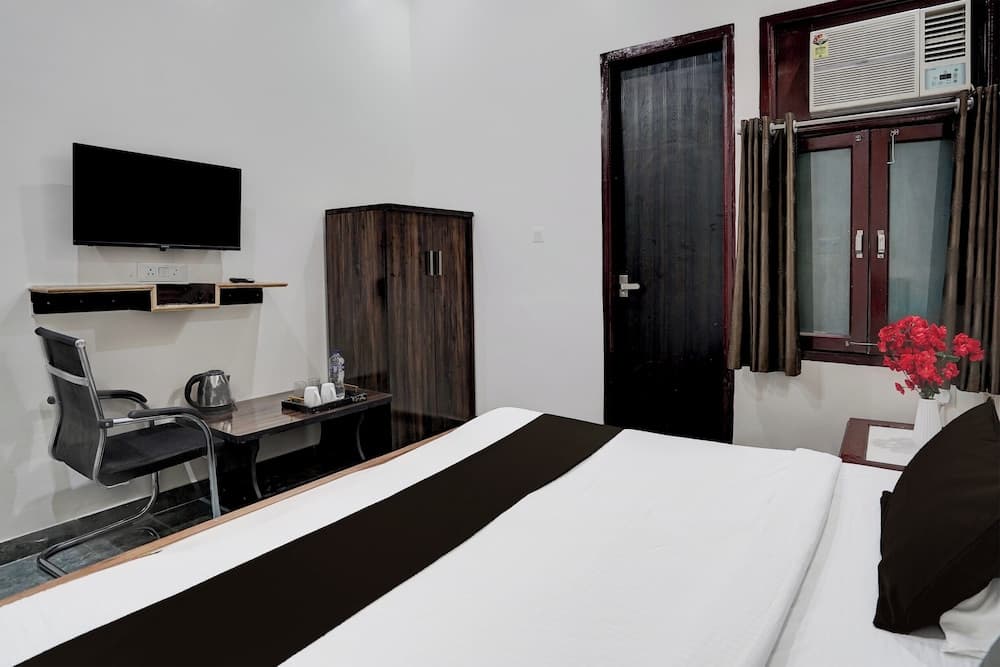 Hotel Nidhivan Dham