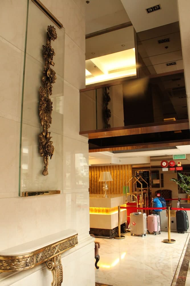 Oriental Lander Hotel