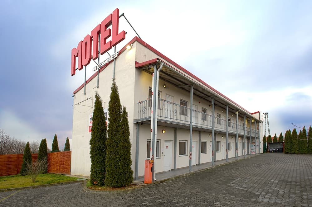 Motel Next