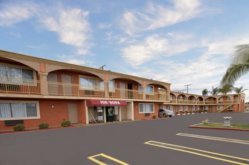 Legacy Inn & Suites